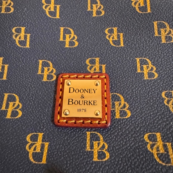 Dooney & Bourke Gretta Lexi Crossbody - Picture 3 of 13